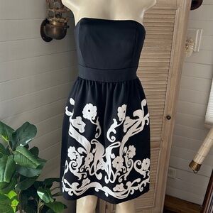 White House Black Market women Strapless Black and White Dress size 4 cocktail
